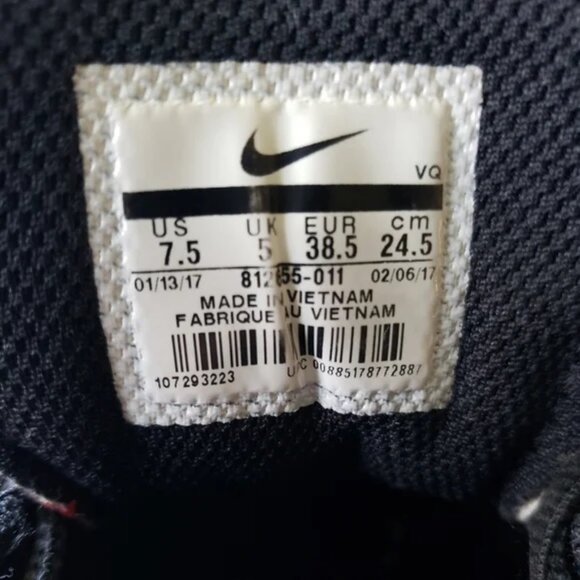 Nike Black and White Tanjun Sneakers. - Picture 6 of 7